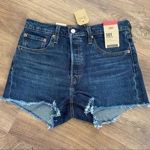 NWT Levi’s 501 Shorts - Size 28